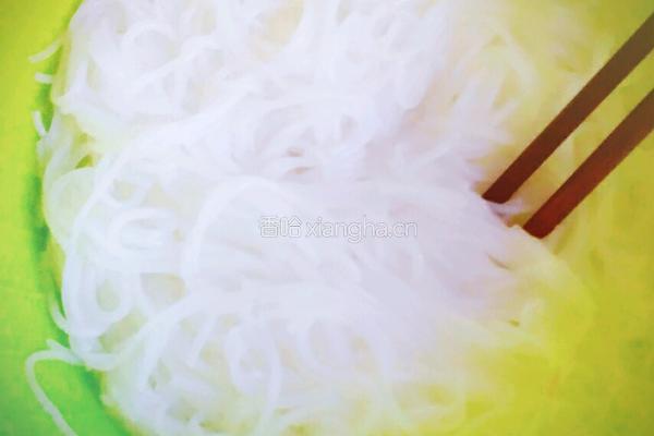 凉拌油麦菜粉丝的做法图解2