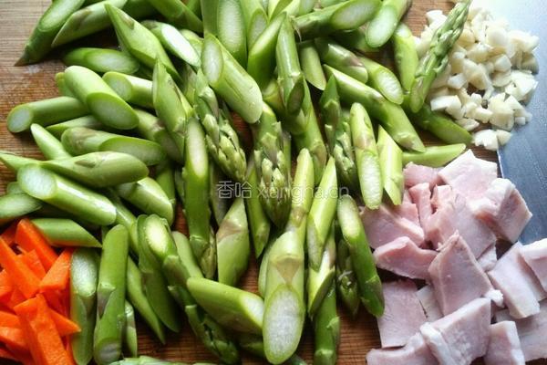 芦笋炒肉片的做法图解1