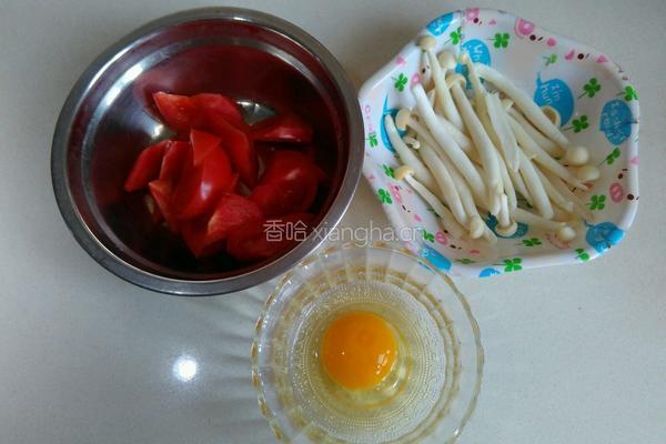番茄海鲜菇蛋花汤的做法图解1