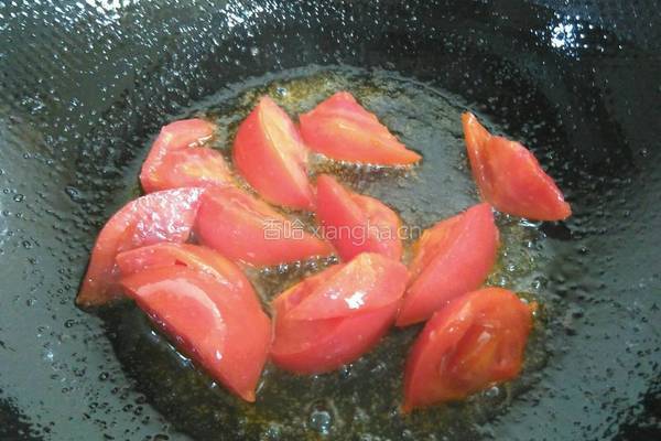 番茄海鲜菇蛋花汤的做法图解3