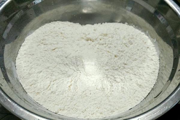 香菇笋丁肉馅饼的做法图解1