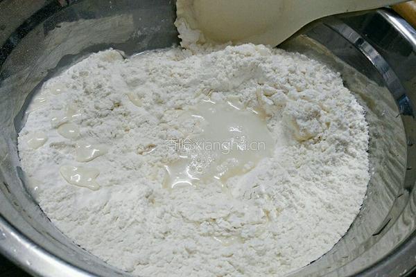 香菇笋丁肉馅饼的做法图解2