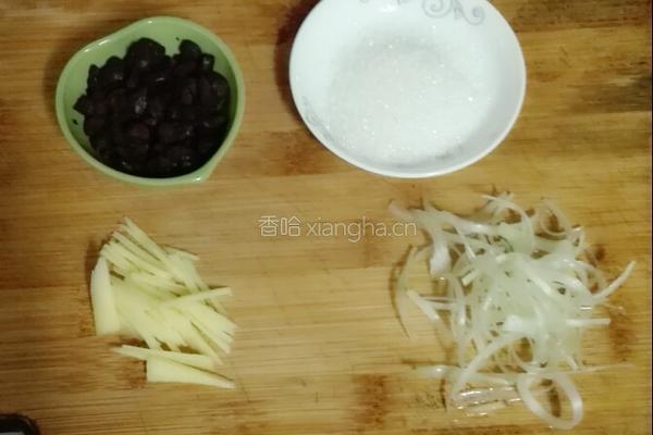 豆鼓蒸鱼的做法图解2
