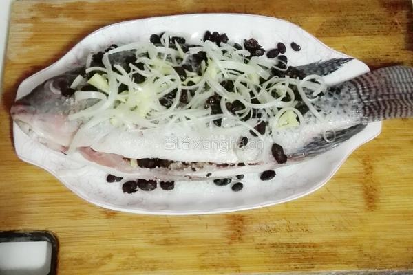 豆鼓蒸鱼的做法图解3