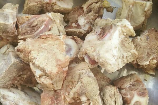 排骨土豆烤玉米的做法图解1