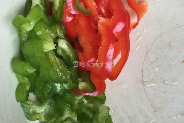 青椒肉丝炒年糕的做法图解4