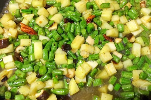 香辣豆角土豆丁的做法图解6