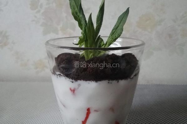 草莓酸奶盆栽的做法图解7