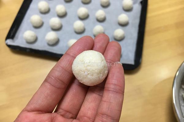 蛋白椰丝球的做法图解7