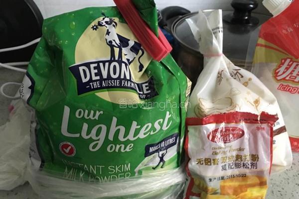 纸杯戚风蛋糕的做法图解2