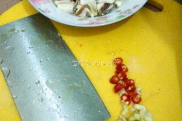 腊肉炒蒜苔的做法图解2