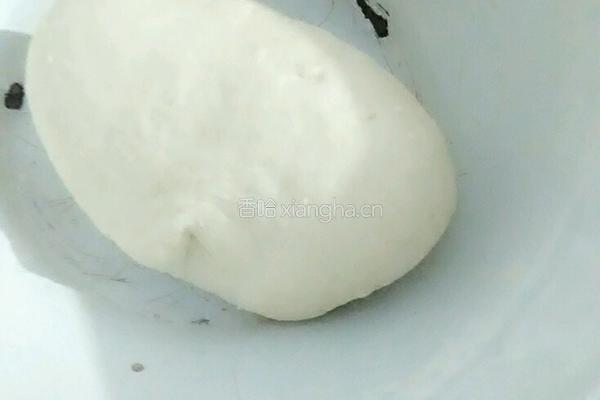 猪肉韭菜盒子的做法图解1