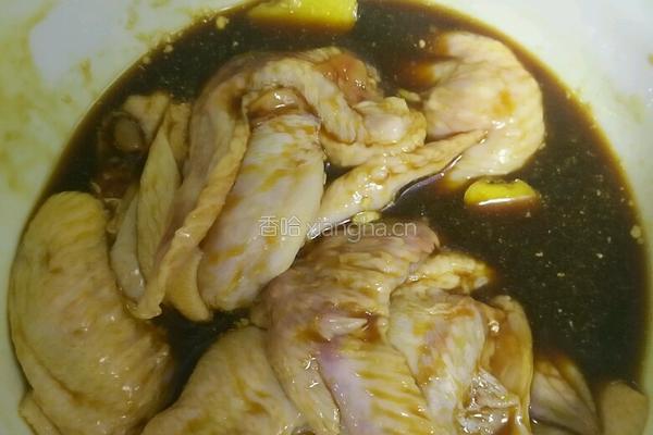 脱骨鸡翅包饭的做法图解2