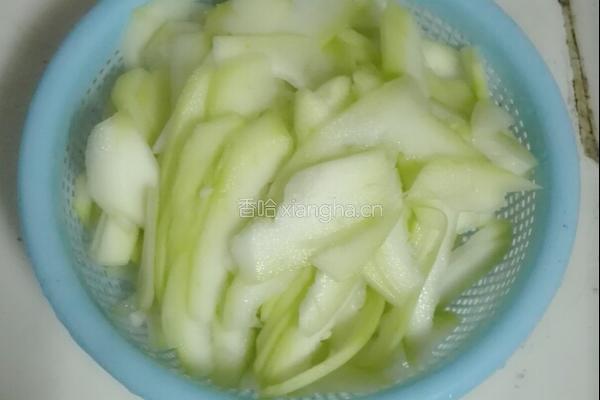 蒲瓜小虾干的做法图解2