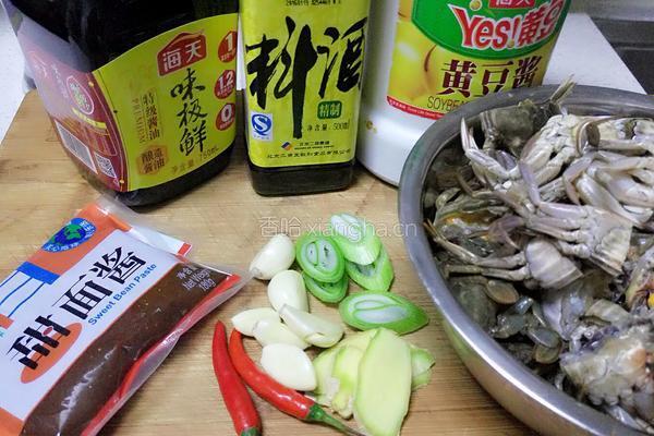 酱香小螃蟹的做法图解1
