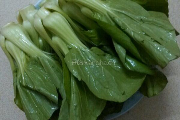 猪油末焖青菜的做法图解1