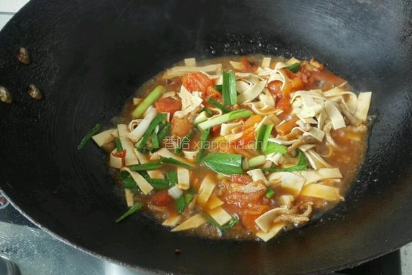 番茄千张炒肉丝的做法图解8
