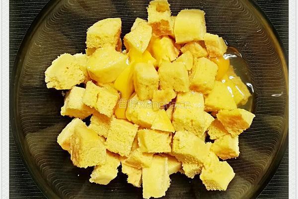 鸡蛋煎玉米饼的做法图解2