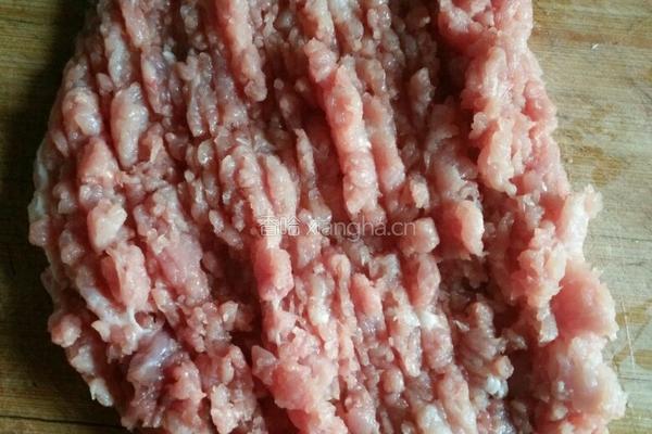 香菇虾仁馄饨的做法图解1