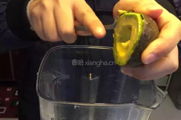 牛油果香橙奶昔的做法图解2