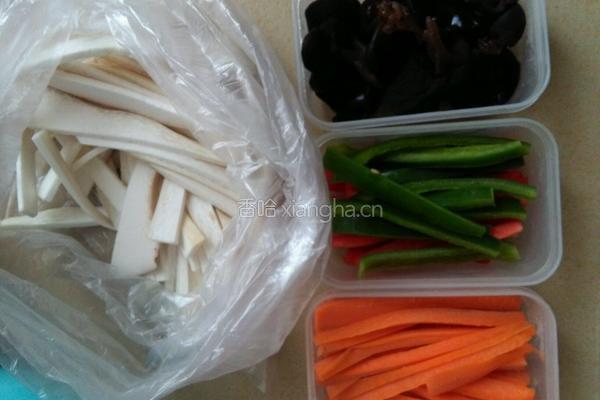 杂菌炒肉的做法图解1
