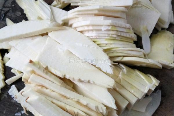 腌肉唔笋的做法图解2