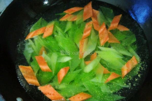 莴笋炒胡萝卜木耳肉的做法图解6