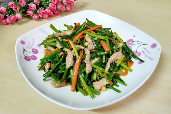 韭菜花炒瘦肉的做法图解9