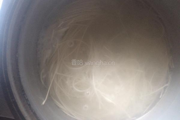 蒜香胡萝卜拌面的做法图解3