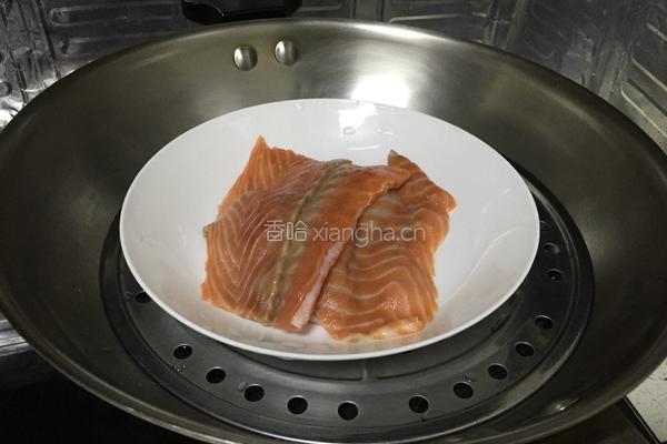 三文鱼炒饭的做法图解2