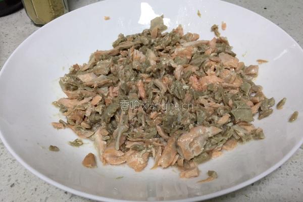 三文鱼炒饭的做法图解3