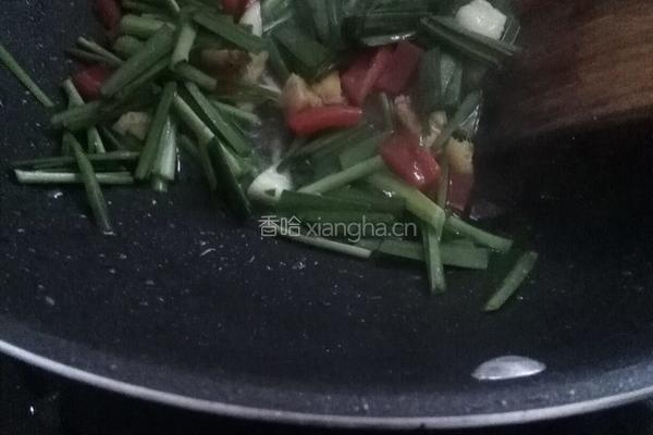 韭菜炒猪血的做法图解4