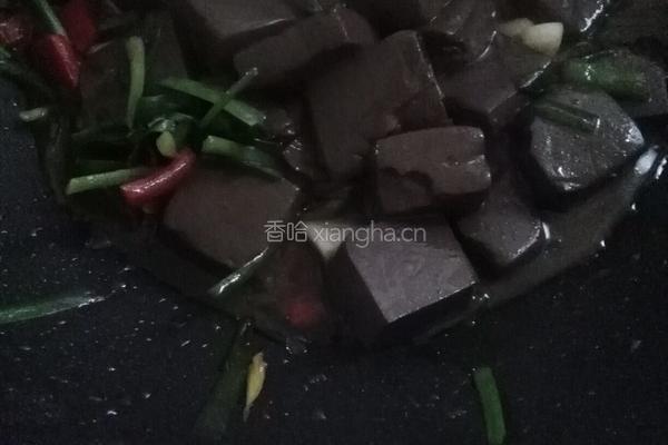 韭菜炒猪血的做法图解5