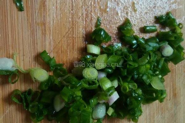 圣女果炒饭的做法图解2