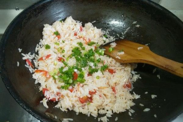 圣女果炒饭的做法图解6