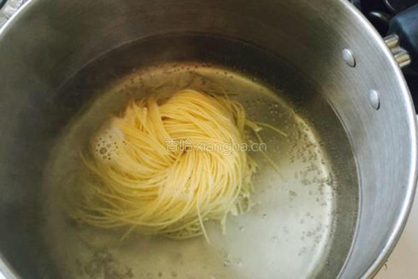 牛肉清汤面的做法图解1