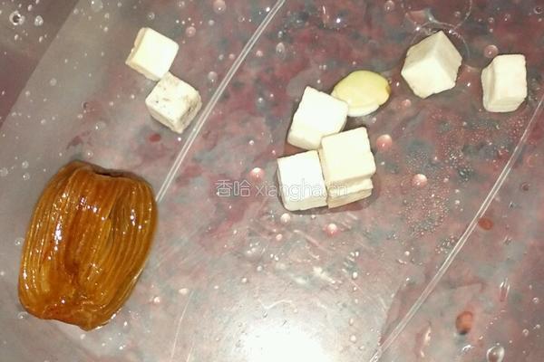 鸡骨草猪横脷煲坑螺的做法图解3