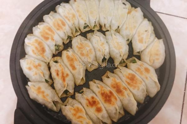 小白菜猪肉锅贴的做法图解9