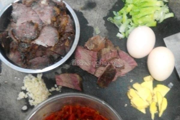 蒜苗炒血豆腐的做法图解3