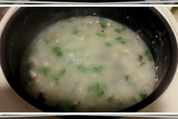 香菇皮蛋瘦肉粥的做法图解4