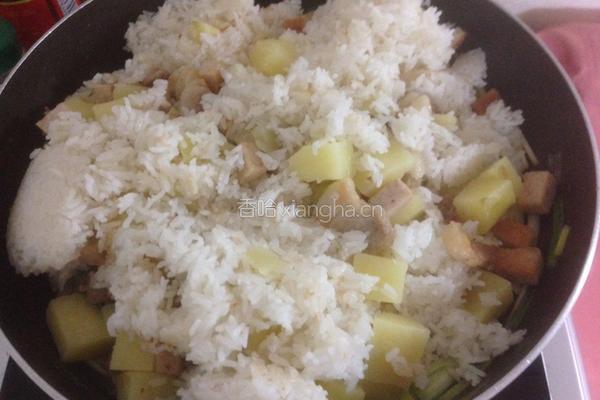 土豆焖饭的做法图解12