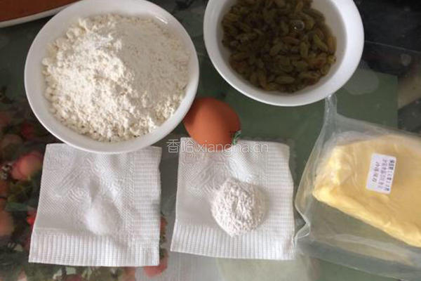 奶香提子条饼干的做法图解1
