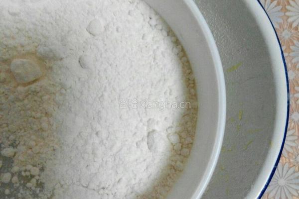 草莓淡奶油蛋糕卷的做法图解2