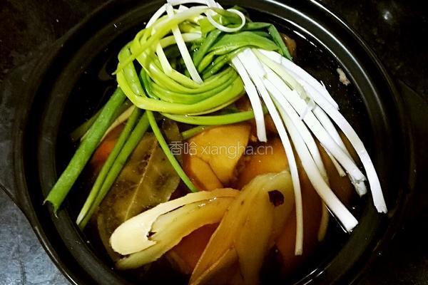 药膳山药炖猪蹄的做法图解4