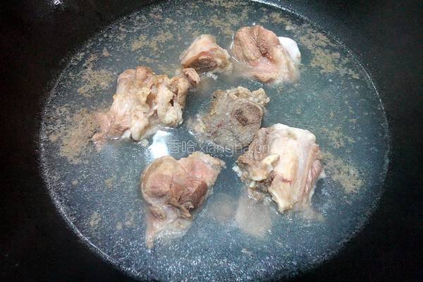 土茯苓筒骨汤的做法图解3