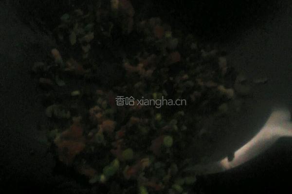 木耳腊肠炒饭的做法图解3
