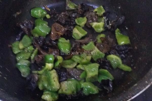 青椒鸡蛋的做法图解5
