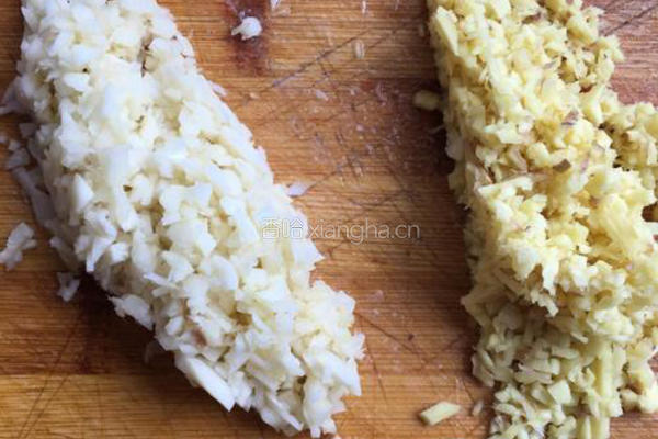 腊肉香菇豆腐饺子的做法图解5