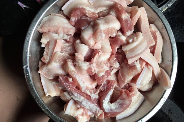 莲藕炒五花肉的做法图解1