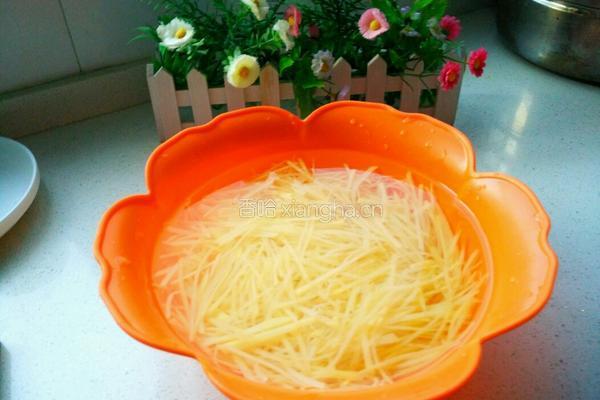 炝土豆丝的做法图解2